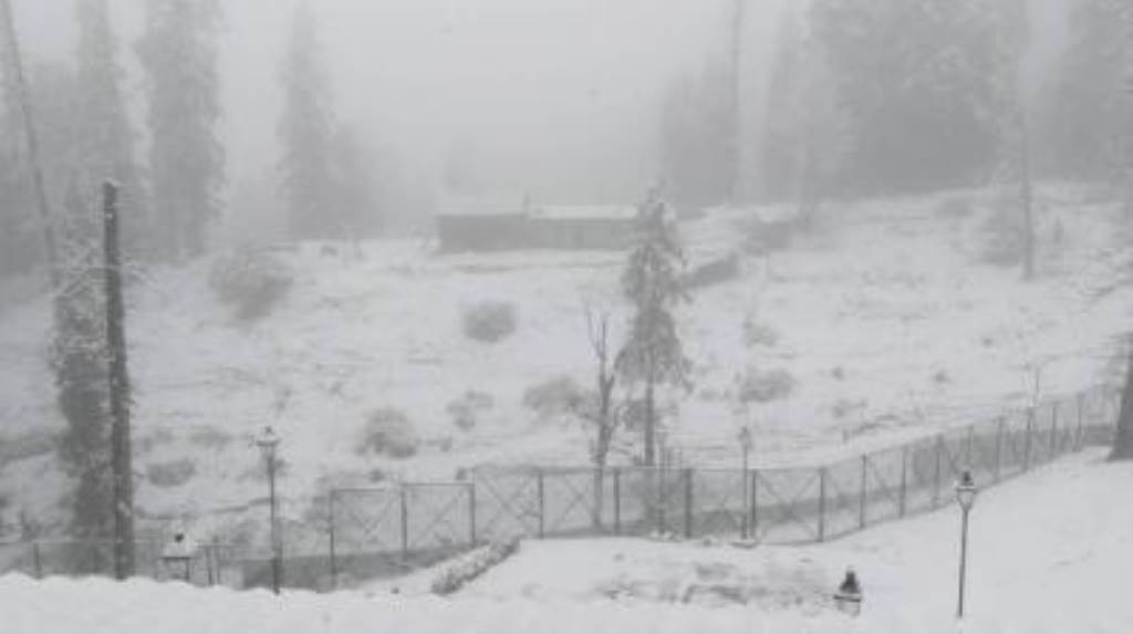 Snowfall in Kashmir Rain forecast in plains